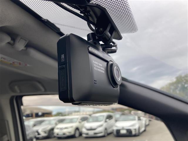 ヴォクシー ハイブリッドV 社外メモリーナビ フルセグTV ETC バックモニター ドライブレコーダー LEDヘッドランプ シートヒーター 両側パワースライドドア クルーズコントロール 革巻きステアリング スマートキー(8枚目)