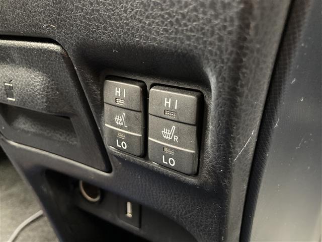 ヴォクシー ハイブリッドV 社外メモリーナビ フルセグTV ETC バックモニター ドライブレコーダー LEDヘッドランプ シートヒーター 両側パワースライドドア クルーズコントロール 革巻きステアリング スマートキー(9枚目)