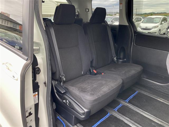 ヴォクシー ハイブリッドV 社外メモリーナビ フルセグTV ETC バックモニター ドライブレコーダー LEDヘッドランプ シートヒーター 両側パワースライドドア クルーズコントロール 革巻きステアリング スマートキー(12枚目)