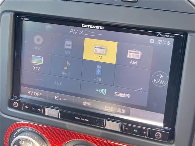 ロードスター ２０周年記念車　特別仕様車　社外メモリーナビ　フルセグＴＶ　ＥＴＣ　ＲＥＣＡＲＯ社製バケットハーフレザーシート　シートヒーター　革巻きステアリング　ステアリングスイッチ　ＨＩＤヘッドランプ　スマートキー２本（4枚目）