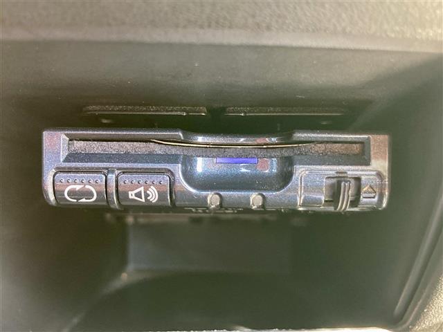 ロードスター ２０周年記念車　特別仕様車　社外メモリーナビ　フルセグＴＶ　ＥＴＣ　ＲＥＣＡＲＯ社製バケットハーフレザーシート　シートヒーター　革巻きステアリング　ステアリングスイッチ　ＨＩＤヘッドランプ　スマートキー２本（5枚目）