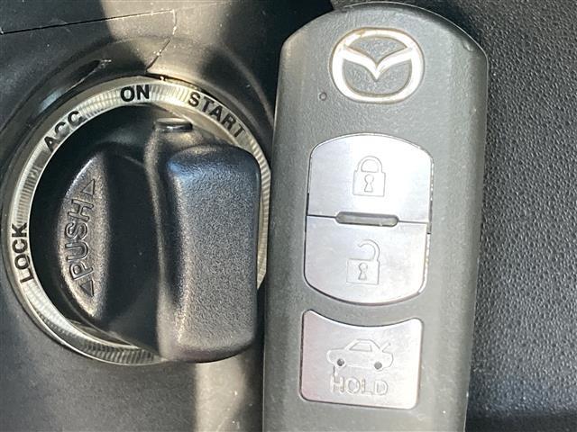 ロードスター ２０周年記念車　特別仕様車　社外メモリーナビ　フルセグＴＶ　ＥＴＣ　ＲＥＣＡＲＯ社製バケットハーフレザーシート　シートヒーター　革巻きステアリング　ステアリングスイッチ　ＨＩＤヘッドランプ　スマートキー２本（7枚目）