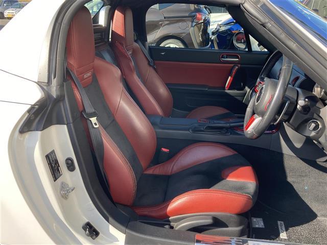 ロードスター ２０周年記念車　特別仕様車　社外メモリーナビ　フルセグＴＶ　ＥＴＣ　ＲＥＣＡＲＯ社製バケットハーフレザーシート　シートヒーター　革巻きステアリング　ステアリングスイッチ　ＨＩＤヘッドランプ　スマートキー２本（18枚目）