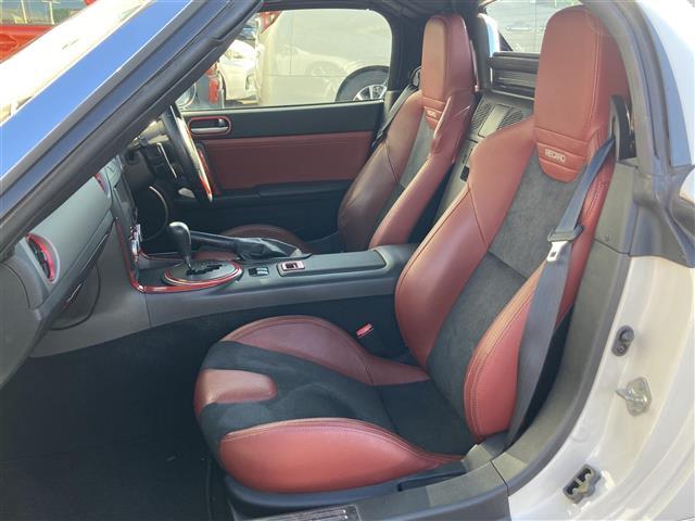 ロードスター ２０周年記念車　特別仕様車　社外メモリーナビ　フルセグＴＶ　ＥＴＣ　ＲＥＣＡＲＯ社製バケットハーフレザーシート　シートヒーター　革巻きステアリング　ステアリングスイッチ　ＨＩＤヘッドランプ　スマートキー２本（19枚目）