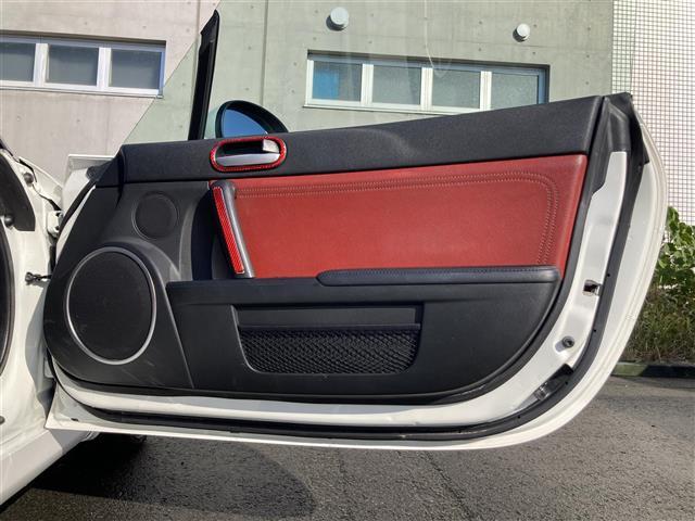 ロードスター ２０周年記念車　特別仕様車　社外メモリーナビ　フルセグＴＶ　ＥＴＣ　ＲＥＣＡＲＯ社製バケットハーフレザーシート　シートヒーター　革巻きステアリング　ステアリングスイッチ　ＨＩＤヘッドランプ　スマートキー２本（23枚目）