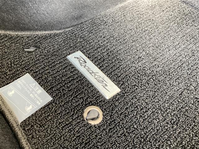 ロードスター ２０周年記念車　特別仕様車　社外メモリーナビ　フルセグＴＶ　ＥＴＣ　ＲＥＣＡＲＯ社製バケットハーフレザーシート　シートヒーター　革巻きステアリング　ステアリングスイッチ　ＨＩＤヘッドランプ　スマートキー２本（43枚目）