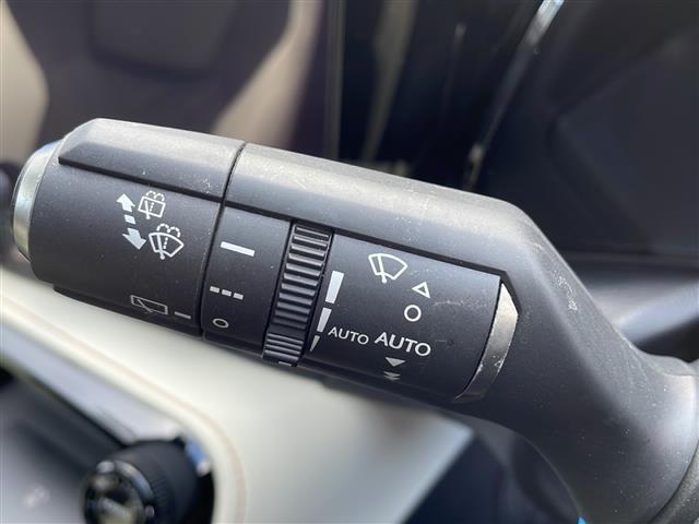 NX NX350h バージョンL サンルーフ 全方位カメラ 純正14型ナビ ワンオーナー 禁煙車 本革シート ETC2.0 置くだけ充電 全席シートヒーター ベンチレーションシート 純正20インチホイール パワーバックドア ドラレコ(9枚目)