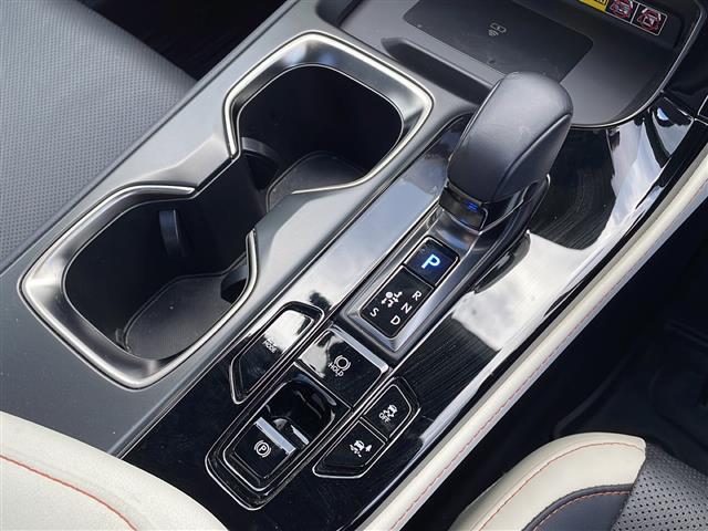 NX NX350h バージョンL サンルーフ 全方位カメラ 純正14型ナビ ワンオーナー 禁煙車 本革シート ETC2.0 置くだけ充電 全席シートヒーター ベンチレーションシート 純正20インチホイール パワーバックドア ドラレコ(11枚目)