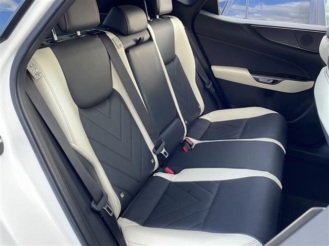NX NX350h バージョンL サンルーフ 全方位カメラ 純正14型ナビ ワンオーナー 禁煙車 本革シート ETC2.0 置くだけ充電 全席シートヒーター ベンチレーションシート 純正20インチホイール パワーバックドア ドラレコ(28枚目)
