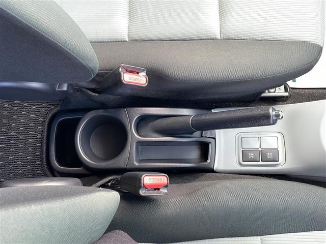 アクア S 純正SDナビ 衝突軽減ブレーキ フルセグTV ETC スマートキー Bluetooth接続 バックカメラ 横滑り防止機能 オートライト Wエアバック LEDライト フォグランプ ドアバイザー(20枚目)