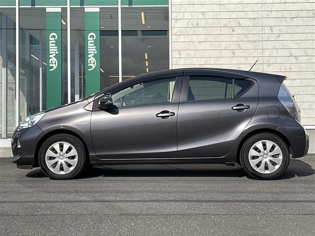 アクア S 純正SDナビ 衝突軽減ブレーキ フルセグTV ETC スマートキー Bluetooth接続 バックカメラ 横滑り防止機能 オートライト Wエアバック LEDライト フォグランプ ドアバイザー(35枚目)