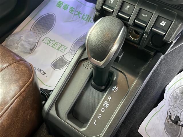 ジムニー ＸＣ　１オーナー　社外ナビ　ＴＶ　ＢＴ　バックカメラ　ＥＴＣ　クルコン　シートヒーター（10枚目）