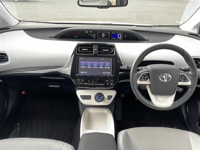 プリウス Ａプレミアム　ツーリングセレクション　純正９型ナビ　トヨタセーフティセンス　フルセグテレビ　バックカメラ　エアロパーツ　ビルトインＥＴＣ　ＬＥＤヘッドライト　ＡＣ１００Ｖ電源　純正アルミホイール　ブラインドスポットモニター　シートヒーター（2枚目）