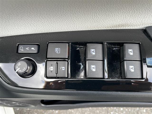 プリウス Ａプレミアム　ツーリングセレクション　純正９型ナビ　トヨタセーフティセンス　フルセグテレビ　バックカメラ　エアロパーツ　ビルトインＥＴＣ　ＬＥＤヘッドライト　ＡＣ１００Ｖ電源　純正アルミホイール　ブラインドスポットモニター　シートヒーター（25枚目）