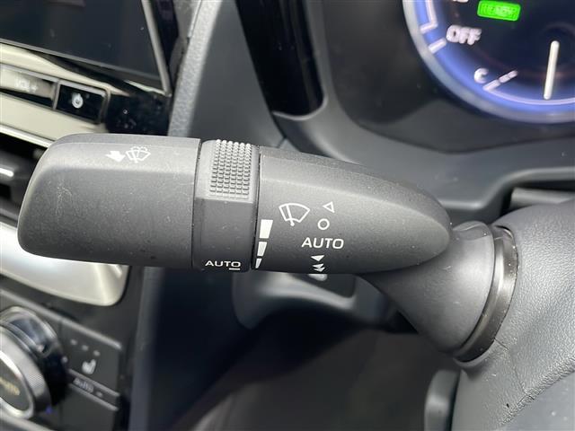 クラウンハイブリッド S Four 純正ナビ フルセグテレビ バックカメラ シートヒーター パワーシート ビルトインETC AC100V電源 トヨタセーフティセンス ハーフレザーシート 純正アルミホイール 純正フロアマット 保証書(11枚目)