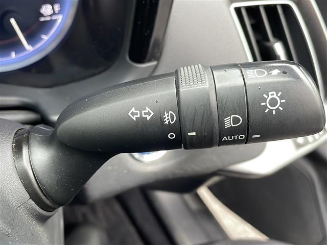 クラウンハイブリッド S Four 純正ナビ フルセグテレビ バックカメラ シートヒーター パワーシート ビルトインETC AC100V電源 トヨタセーフティセンス ハーフレザーシート 純正アルミホイール 純正フロアマット 保証書(12枚目)