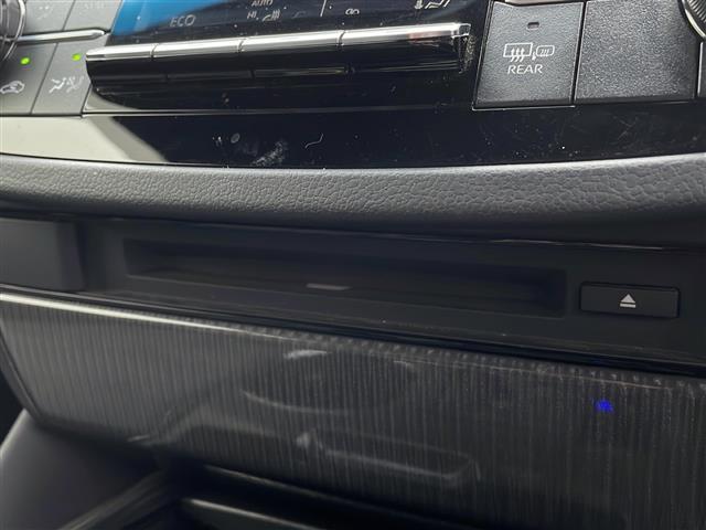 クラウンハイブリッド S Four 純正ナビ フルセグテレビ バックカメラ シートヒーター パワーシート ビルトインETC AC100V電源 トヨタセーフティセンス ハーフレザーシート 純正アルミホイール 純正フロアマット 保証書(17枚目)