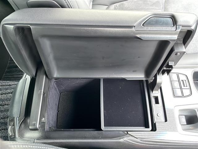 クラウンハイブリッド S Four 純正ナビ フルセグテレビ バックカメラ シートヒーター パワーシート ビルトインETC AC100V電源 トヨタセーフティセンス ハーフレザーシート 純正アルミホイール 純正フロアマット 保証書(18枚目)