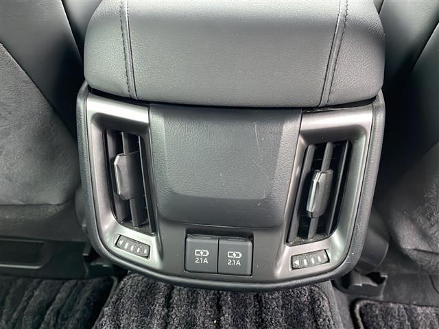 クラウンハイブリッド S Four 純正ナビ フルセグテレビ バックカメラ シートヒーター パワーシート ビルトインETC AC100V電源 トヨタセーフティセンス ハーフレザーシート 純正アルミホイール 純正フロアマット 保証書(19枚目)