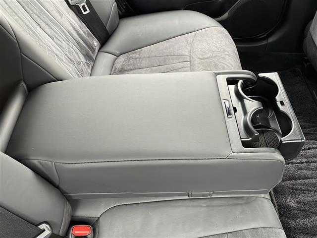 クラウンハイブリッド S Four 純正ナビ フルセグテレビ バックカメラ シートヒーター パワーシート ビルトインETC AC100V電源 トヨタセーフティセンス ハーフレザーシート 純正アルミホイール 純正フロアマット 保証書(20枚目)