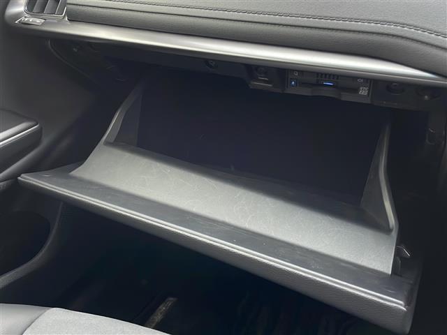 クラウンハイブリッド S Four 純正ナビ フルセグテレビ バックカメラ シートヒーター パワーシート ビルトインETC AC100V電源 トヨタセーフティセンス ハーフレザーシート 純正アルミホイール 純正フロアマット 保証書(25枚目)