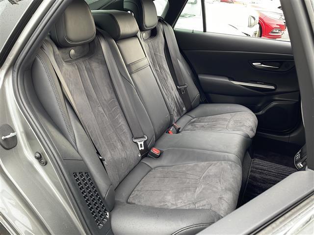 クラウンハイブリッド S Four 純正ナビ フルセグテレビ バックカメラ シートヒーター パワーシート ビルトインETC AC100V電源 トヨタセーフティセンス ハーフレザーシート 純正アルミホイール 純正フロアマット 保証書(28枚目)