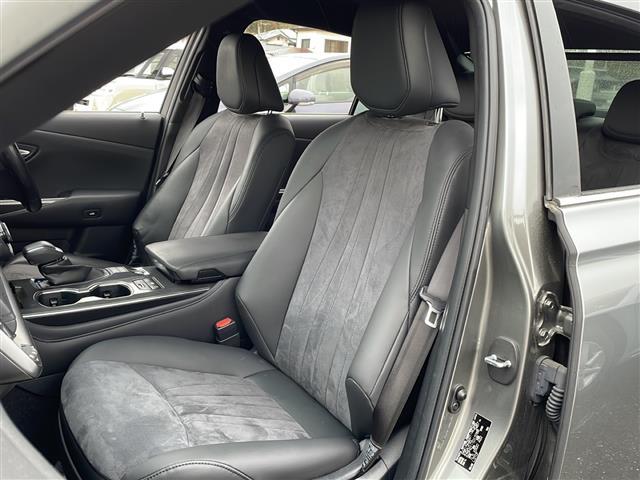 クラウンハイブリッド S Four 純正ナビ フルセグテレビ バックカメラ シートヒーター パワーシート ビルトインETC AC100V電源 トヨタセーフティセンス ハーフレザーシート 純正アルミホイール 純正フロアマット 保証書(29枚目)