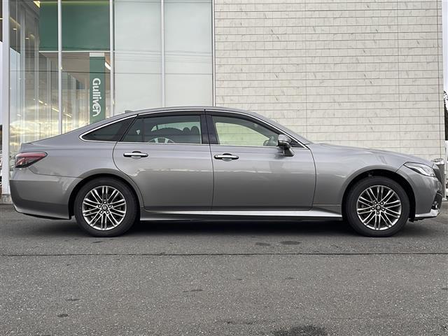 クラウンハイブリッド S Four 純正ナビ フルセグテレビ バックカメラ シートヒーター パワーシート ビルトインETC AC100V電源 トヨタセーフティセンス ハーフレザーシート 純正アルミホイール 純正フロアマット 保証書(36枚目)