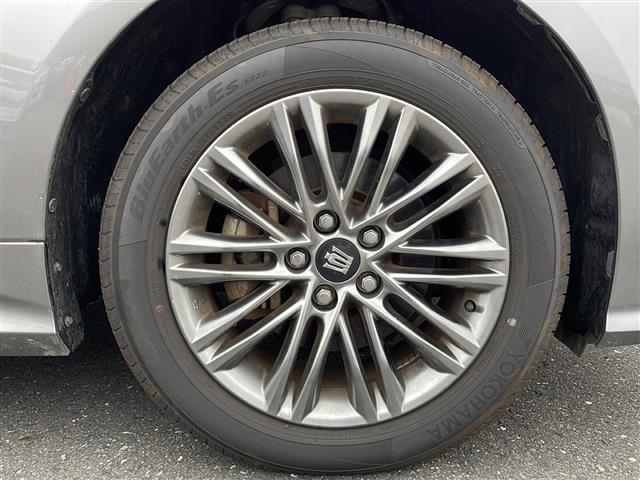 クラウンハイブリッド S Four 純正ナビ フルセグテレビ バックカメラ シートヒーター パワーシート ビルトインETC AC100V電源 トヨタセーフティセンス ハーフレザーシート 純正アルミホイール 純正フロアマット 保証書(40枚目)