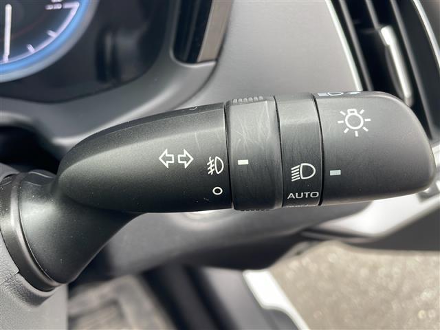 【オートライト】は、付け忘れや消し忘れを防ぐことができます。高速道路などのトンネルなどにも役立ちます♪