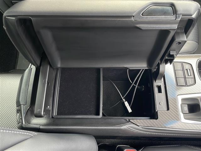 前席の収納スペースも十分ございます！常備しておきたいものを収納できるのは便利ですね！