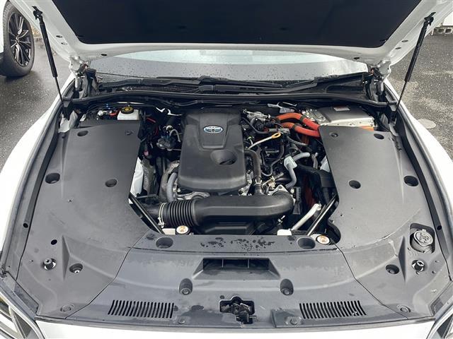 エンジンルームの画像です。店舗にて現車の確認もいただけますので、お電話で在庫のご確認の上是非ご来店くださいませ！！！ワクワクするクルマ選びをご提案します！
