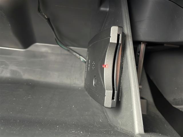 今や必需装備となりつつある、【ＥＴＣ】搭載車！当店でセットアップが可能ですので、ご納車当日からご使用が可能です！高速道路料金のお支払いが楽々です！