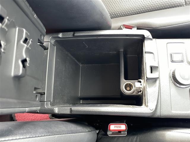 前席の収納スペースも十分ございます！常備しておきたいものを収納できるのは便利ですね！