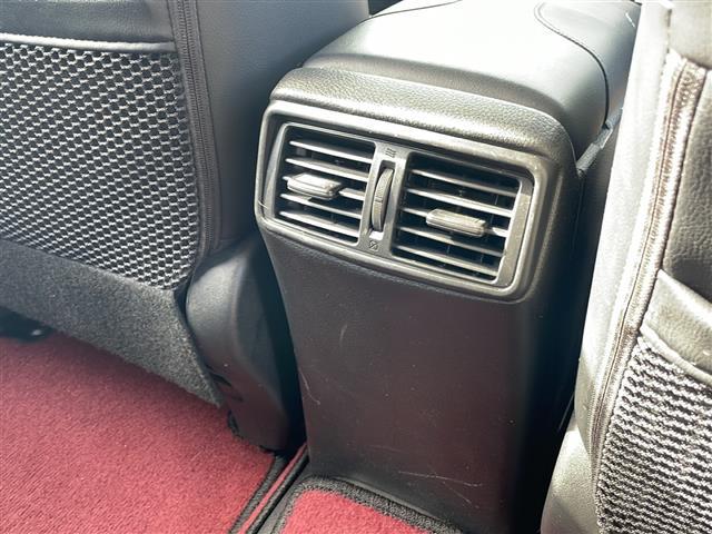 【リアサーキュレーター】装備のお車なので後席に乗る方も快適なドライブをお楽しみいただけます！