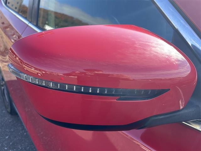 【電動格納ミラー】スイッチで格納、調節が可能です！見やすい位置に調節ください