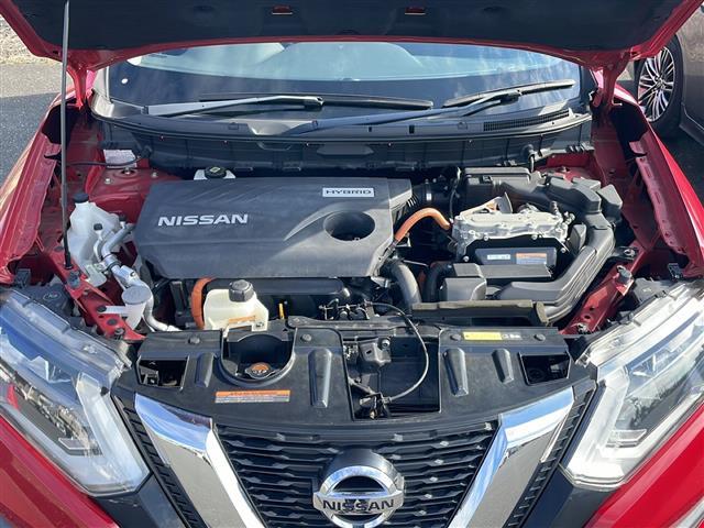 エンジンルームの画像です。店舗にて現車の確認もいただけますので、お電話で在庫のご確認の上是非ご来店くださいませ！！！ワクワクするクルマ選びをご提案します！