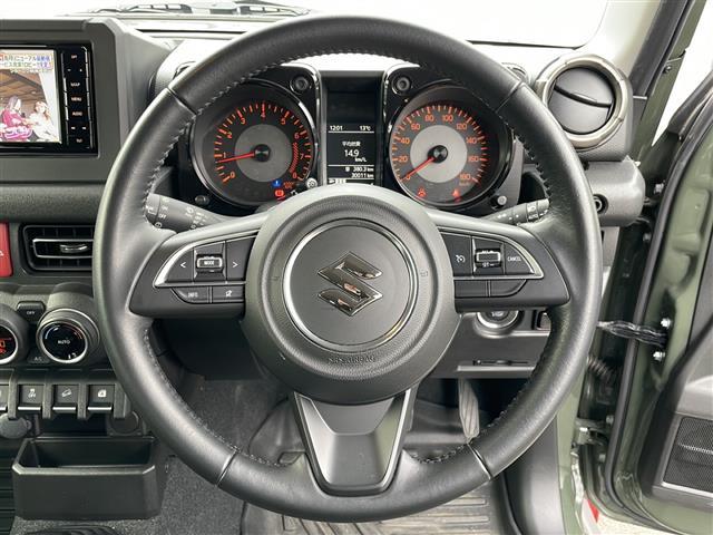 ジムニーシエラ ＪＣ　純正ＳＤナビ　純正マットガード　フルセグＴＶ　Ｂｌｕｅｔｏｏｔｈ接続　クルーズコントロール　ビルトインＥＴＣ　前席シートヒーター　背面タイヤ　横滑り防止機能　衝突軽減ブレーキ　レーンキープアシスト（5枚目）