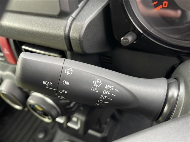 ジムニーシエラ ＪＣ　純正ＳＤナビ　純正マットガード　フルセグＴＶ　Ｂｌｕｅｔｏｏｔｈ接続　クルーズコントロール　ビルトインＥＴＣ　前席シートヒーター　背面タイヤ　横滑り防止機能　衝突軽減ブレーキ　レーンキープアシスト（6枚目）