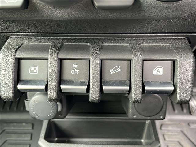 ジムニーシエラ ＪＣ　純正ＳＤナビ　純正マットガード　フルセグＴＶ　Ｂｌｕｅｔｏｏｔｈ接続　クルーズコントロール　ビルトインＥＴＣ　前席シートヒーター　背面タイヤ　横滑り防止機能　衝突軽減ブレーキ　レーンキープアシスト（12枚目）