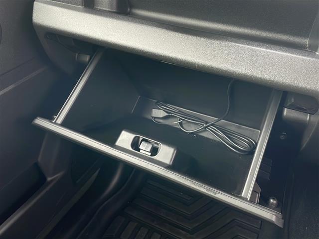 ジムニーシエラ ＪＣ　純正ＳＤナビ　純正マットガード　フルセグＴＶ　Ｂｌｕｅｔｏｏｔｈ接続　クルーズコントロール　ビルトインＥＴＣ　前席シートヒーター　背面タイヤ　横滑り防止機能　衝突軽減ブレーキ　レーンキープアシスト（23枚目）