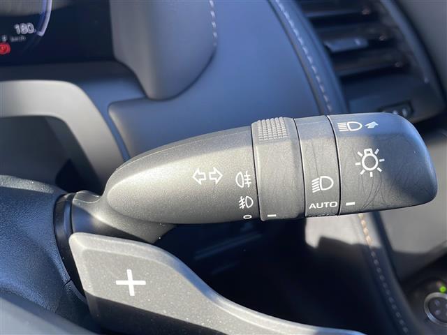 アルファードハイブリッド Ｚ　寒冷地仕様　積込夏タイヤ付純正１８インチＡＷ　全方位カメラ　後席モニター　電動リアゲート　純正メモリナビ　トヨタチームメイト　純正エンジンスターター　ワンオーナー　禁煙車　両側電動ドア　スペアキー有（11枚目）