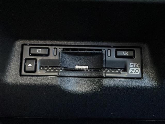 アルファードハイブリッド Ｚ　寒冷地仕様　積込夏タイヤ付純正１８インチＡＷ　全方位カメラ　後席モニター　電動リアゲート　純正メモリナビ　トヨタチームメイト　純正エンジンスターター　ワンオーナー　禁煙車　両側電動ドア　スペアキー有（15枚目）