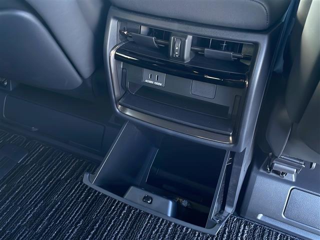 アルファードハイブリッド Ｚ　寒冷地仕様　積込夏タイヤ付純正１８インチＡＷ　全方位カメラ　後席モニター　電動リアゲート　純正メモリナビ　トヨタチームメイト　純正エンジンスターター　ワンオーナー　禁煙車　両側電動ドア　スペアキー有（19枚目）