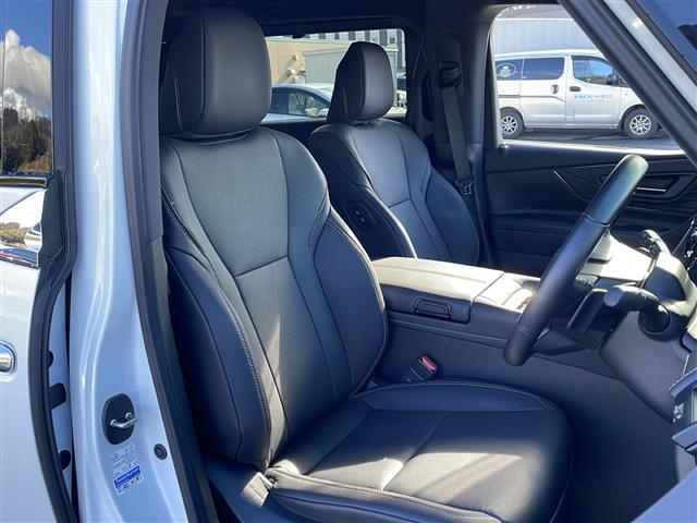 アルファードハイブリッド Ｚ　寒冷地仕様　積込夏タイヤ付純正１８インチＡＷ　全方位カメラ　後席モニター　電動リアゲート　純正メモリナビ　トヨタチームメイト　純正エンジンスターター　ワンオーナー　禁煙車　両側電動ドア　スペアキー有（26枚目）