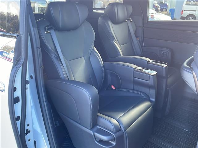 アルファードハイブリッド Ｚ　寒冷地仕様　積込夏タイヤ付純正１８インチＡＷ　全方位カメラ　後席モニター　電動リアゲート　純正メモリナビ　トヨタチームメイト　純正エンジンスターター　ワンオーナー　禁煙車　両側電動ドア　スペアキー有（27枚目）