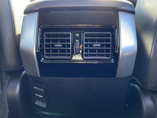 ランドクルーザープラド TX Lパッケージ 純正9インチナビ ムーンルーフ レーダークルコン トヨタセーフティセンス バックカメラ フルセグTV LEDヘッドライト ブラックルーフレール クリアランスソナー シートヒーター&ベンチレーション(17枚目)