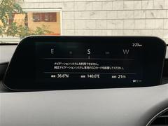 【カーナビゲーション】各種オーディオメディアも充実しているので運転の際も楽しくドライブができますね。 3