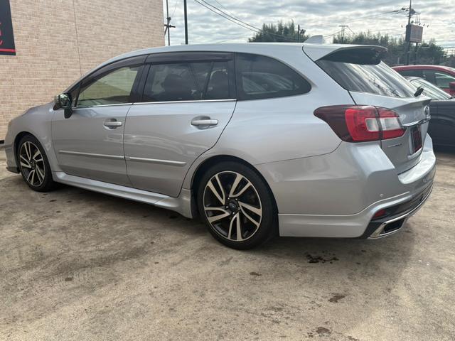 レヴォーグ ２．０ＧＴ－Ｓアイサイト　ＳＴＩエアロ　純正ナビ　バックカメラ　レザーシート　シートヒーター　衝突被害軽減ブレーキ　レーダークルーズコントロール　コーナーセンサー　ＥＴＣ　パドルシフト　ＬＥＤヘッドライト　純正アルミ（10枚目）