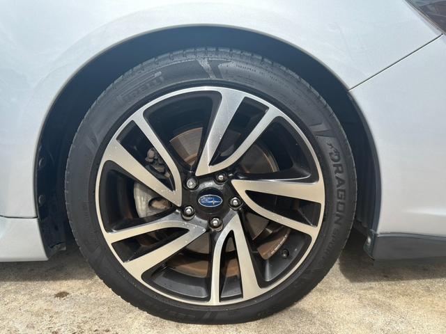 レヴォーグ ２．０ＧＴ－Ｓアイサイト　ＳＴＩエアロ　純正ナビ　バックカメラ　レザーシート　シートヒーター　衝突被害軽減ブレーキ　レーダークルーズコントロール　コーナーセンサー　ＥＴＣ　パドルシフト　ＬＥＤヘッドライト　純正アルミ（18枚目）